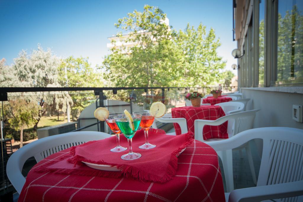 Hotel Madison Riccione Eksteriør bilde